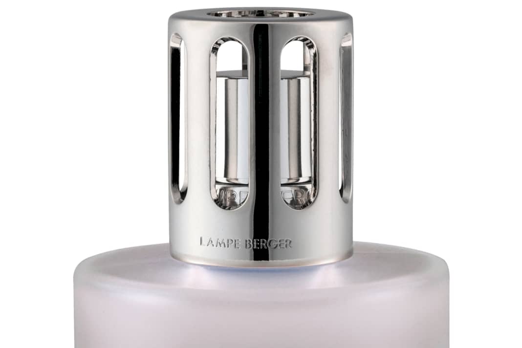 Arôme : le diffuseur de parfum Maison Berger agit contre les moustiques en vaporisant de la prallethrine, un insecticide. C'est pourquoi elle ne doit pas être utilisée sous le pont. Lampe avec 180 millilitres d'huile pour 38 euros. www.lampeberger.de