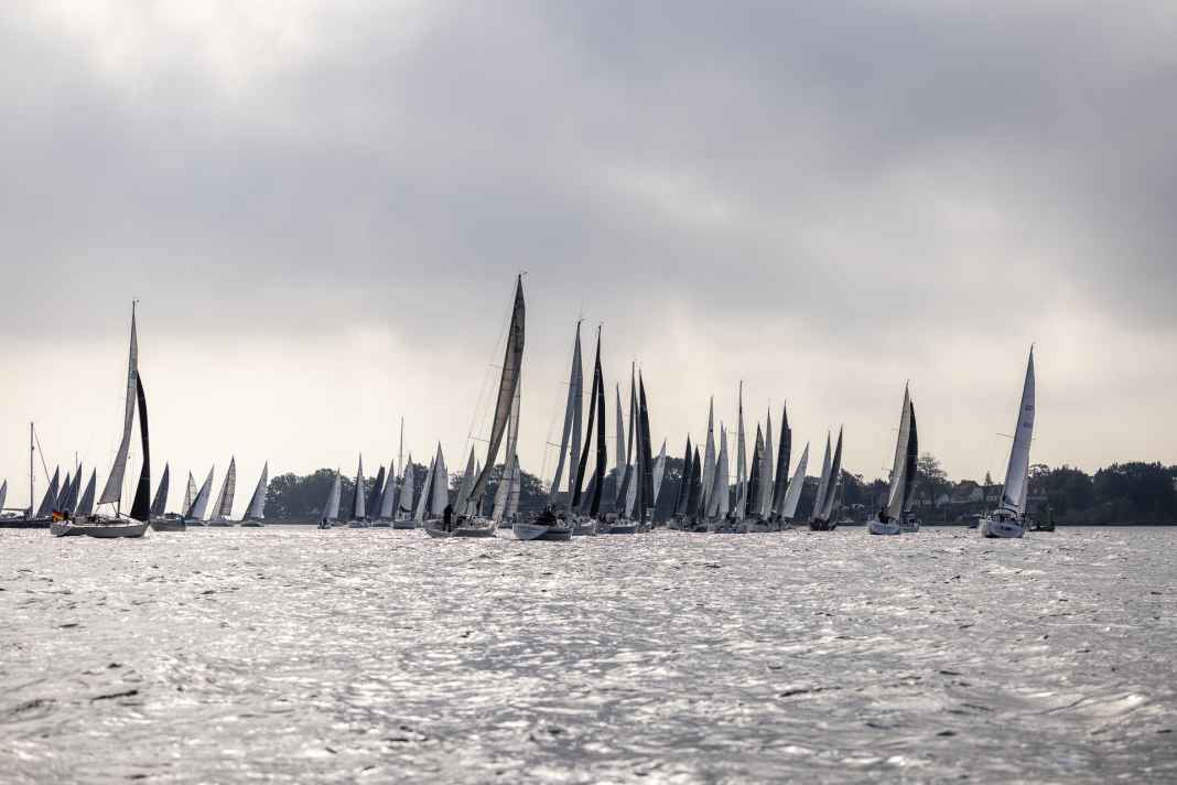 With 131 boats in the category with the most starters, it can get tight at the starting line