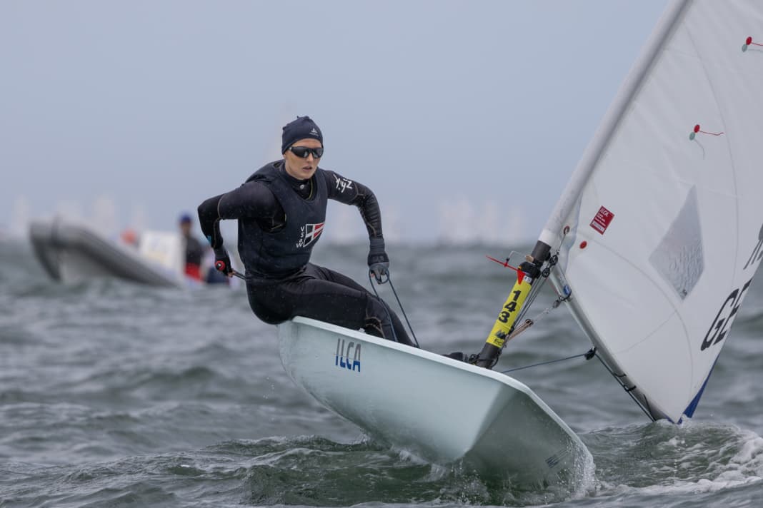 Julia Büsselberg startete mit einem Wettfahrtsieg in die Ilca-6-WM vor Mar del Plata in Argentinien