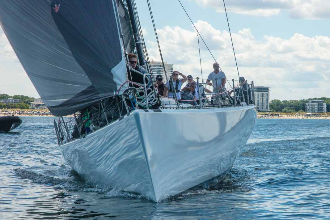 L'ex vincitore della Volvo Ocean Race "Illbruck" alla partenza della classica di lunga distanza Rund Bornholm