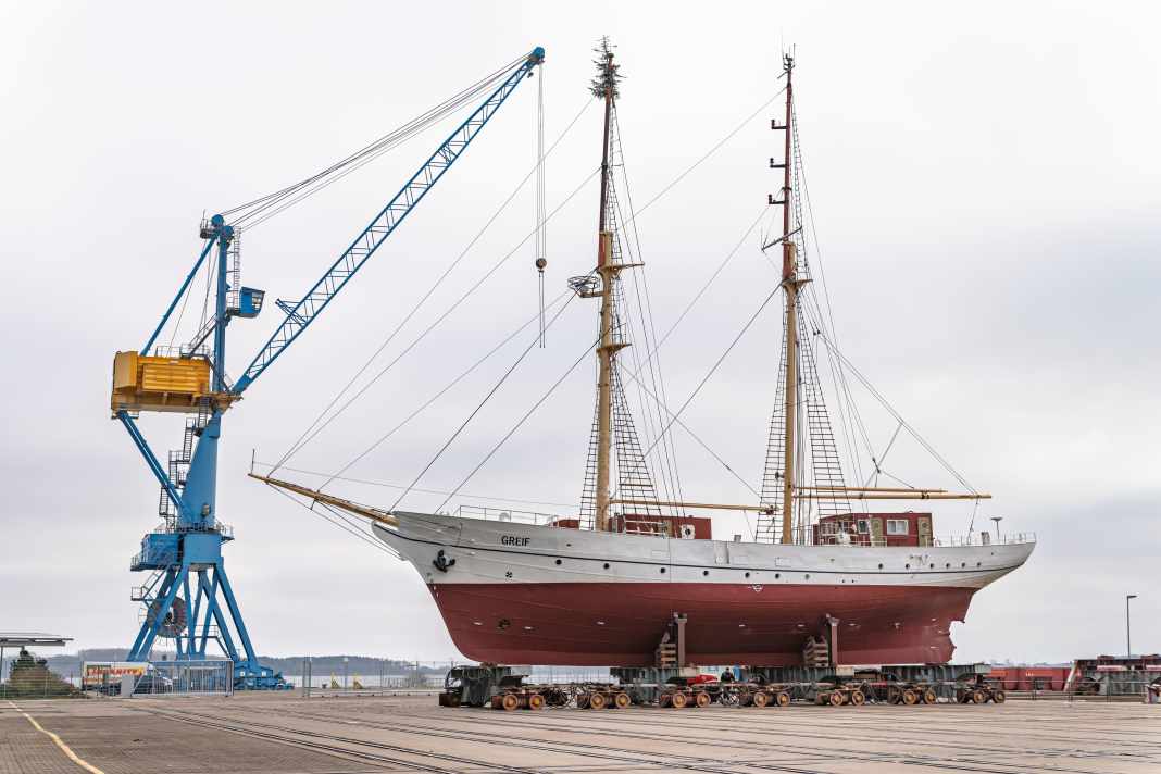Peu avant Noël, le 22 décembre, le "Greif" atteint son emplacement extérieur sur le chantier naval de Stralsund.