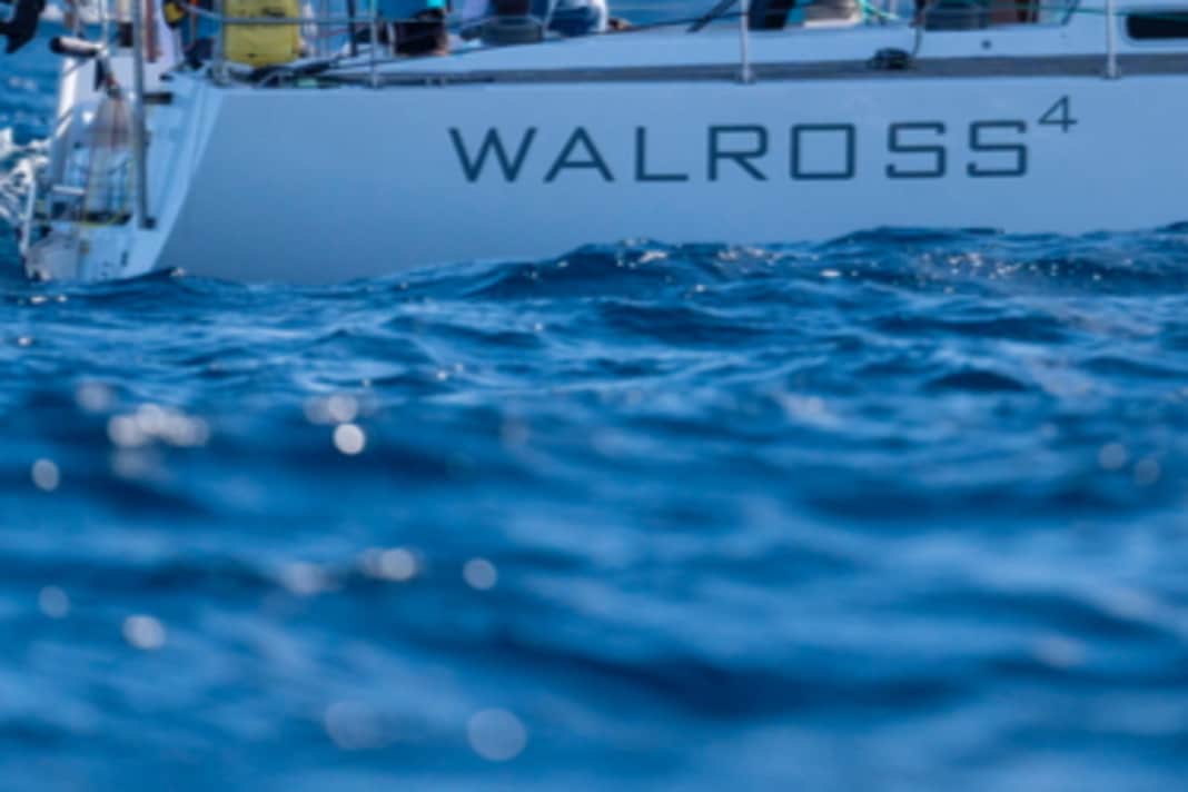 A crew member of the Berlin-based "Walross 4" died as a result of an accident on board.