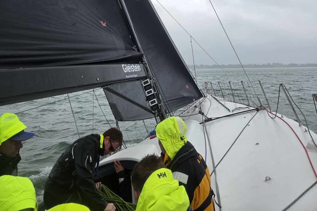 Intorno a Bornholm: quando le condizioni meteorologiche sono avverse, l’equipaggio ha un bel da fare.