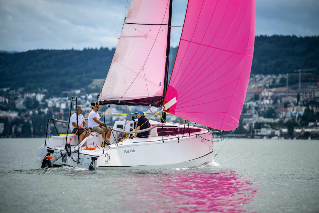 Different and lots of volume: angular shapes, high freeboard, cockpit without coaming and a long and wide cabin superstructure