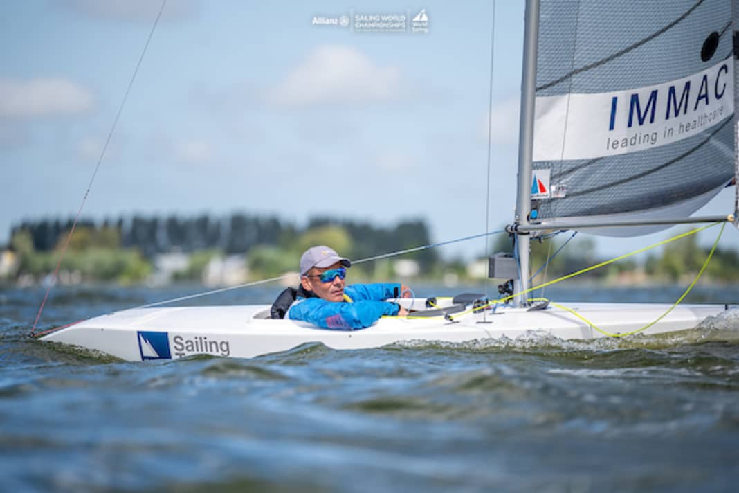 Heiko Kröger en 2.4m Norlin OD lors du championnat du monde de voile sur le Braassemermeer
