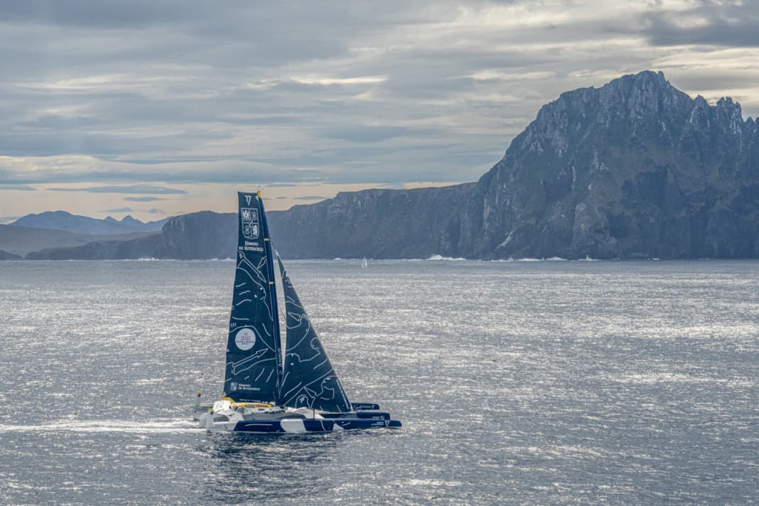 Charles Caudrelier et "Maxi Edmond de Rothschild" passent le Cap Horn