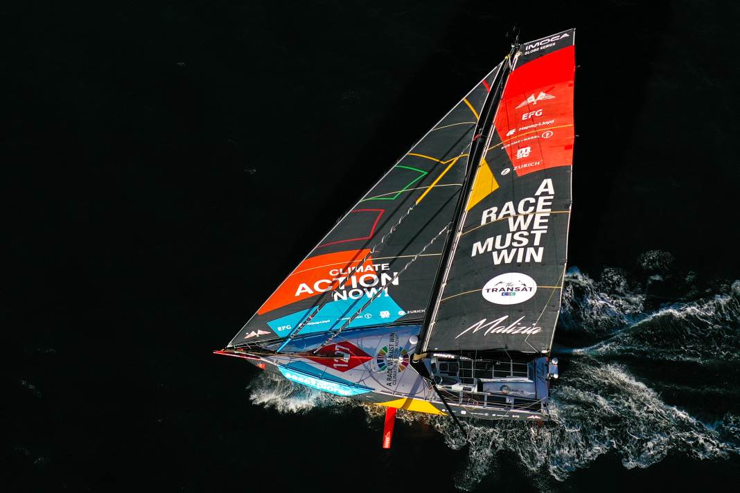 Back on course: The Imocas around "Malizia - Seaexplorer" are back