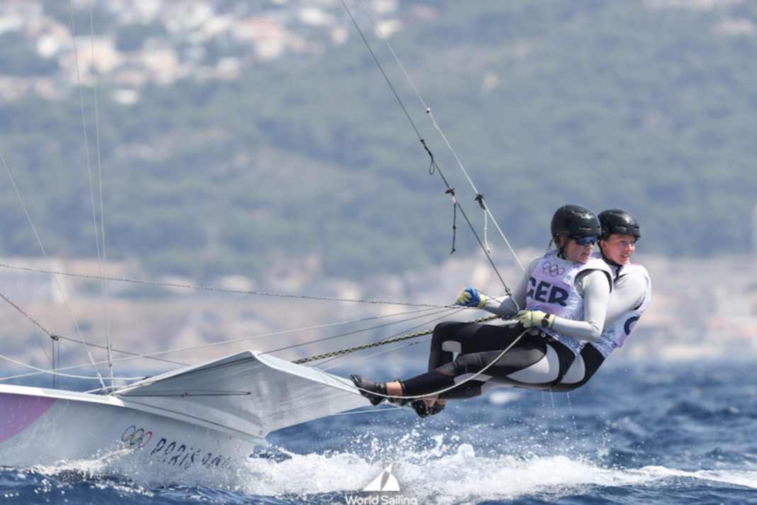 Jetzt schon ein Riesenerfolg: Marla Bergmann und Hanna Wille ziehen als Fünfte nach der Hauptrunde ins 49er-FX-Finale ein | Fotto: World Sailing/Lloyd Images