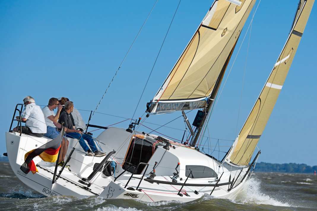 Erinnert an eine Mumm 36, ist jedoch als Cruiser aus­geführt. Der Riss stammt vom Exil-Australier Karsten Jarke