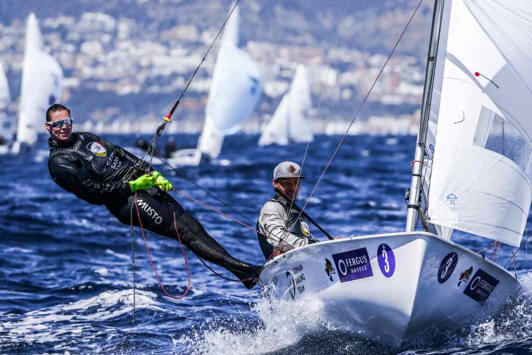 Simon Diesch e Anna Markfort hanno preso il comando del 470 misto alla partenza.