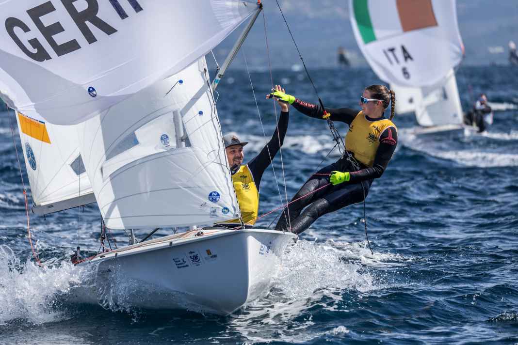 They had already won the French Sailing Grand Slam before the medal race, but were really happy afterwards: Simon Diesch and Anna Markfort in the 470 Mixed.