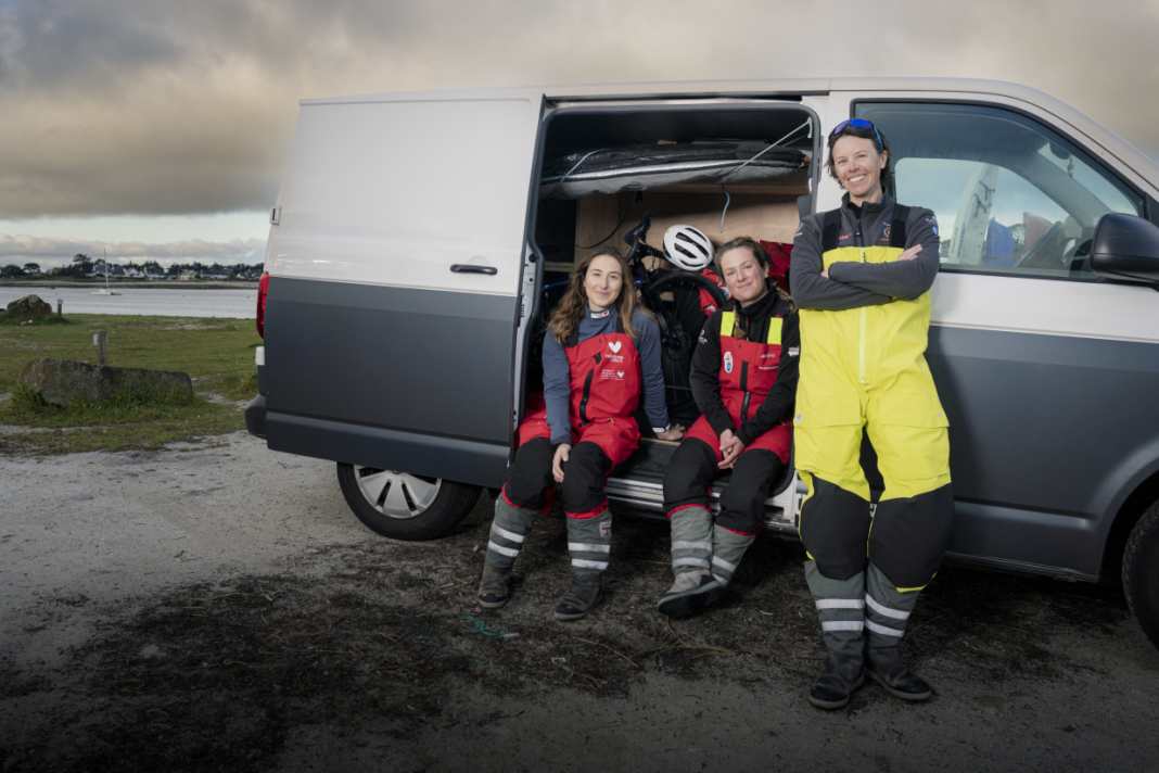 Drei Imoca-Skipperinnen, ein Trainingsziel (v.r.n.l.): Frankie Clapcich, Elodie Bonafous und Violette Dorange machen sich fit für die neue Saison.