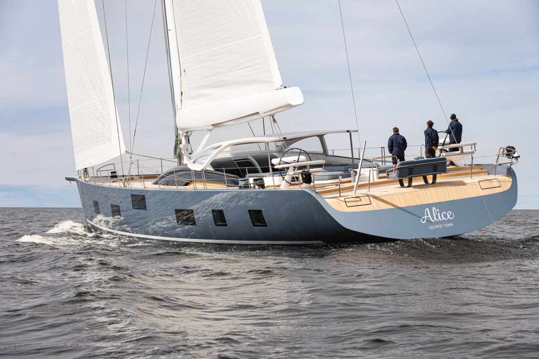 La Baltic 121 “Alice”, lunga 37,08 metri, è stata costruita a Jakobstad e, al termine delle prove in mare, è stata consegnata al proprietario.