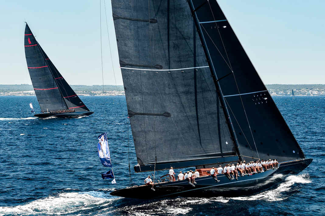 Zum Superyacht Cup Palma duellierten sich auf eigenem Up-and-Down-Kurs die J-Class-Vertreterinnen ...