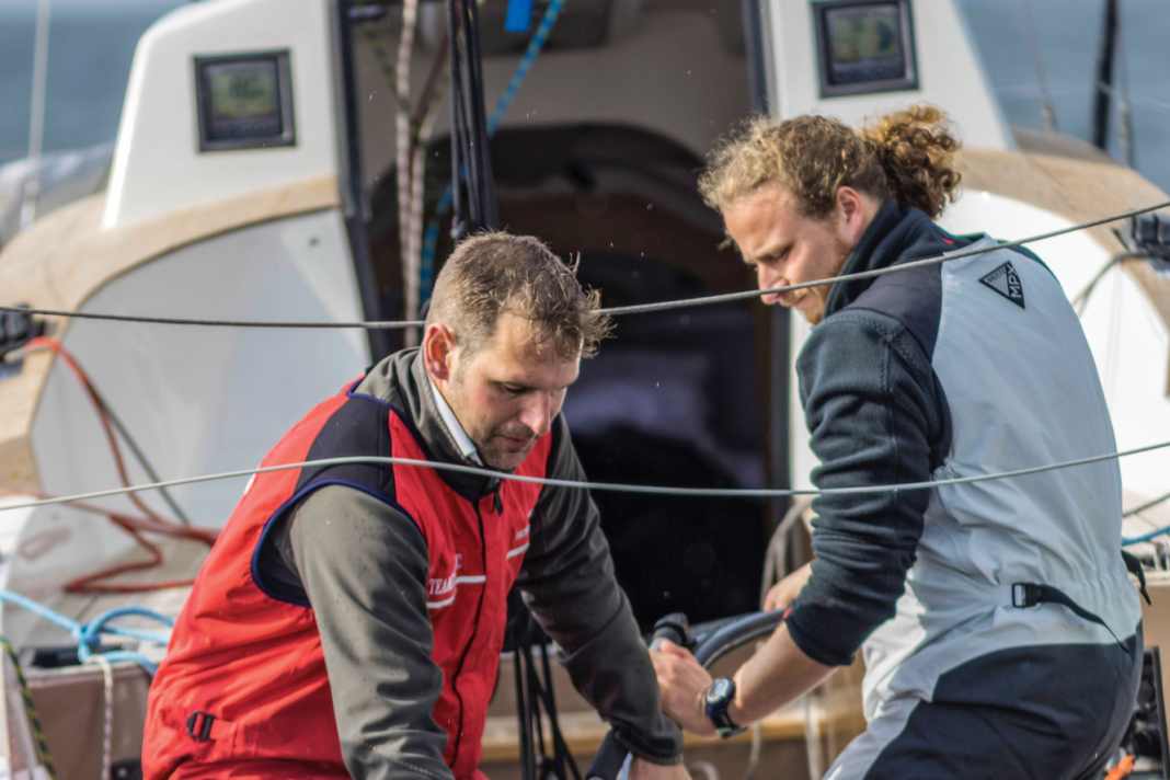 Attached & cancelled: This 2017 test suddenly came to an end. The rudder of the single hull broke during a sun shot under gennaker