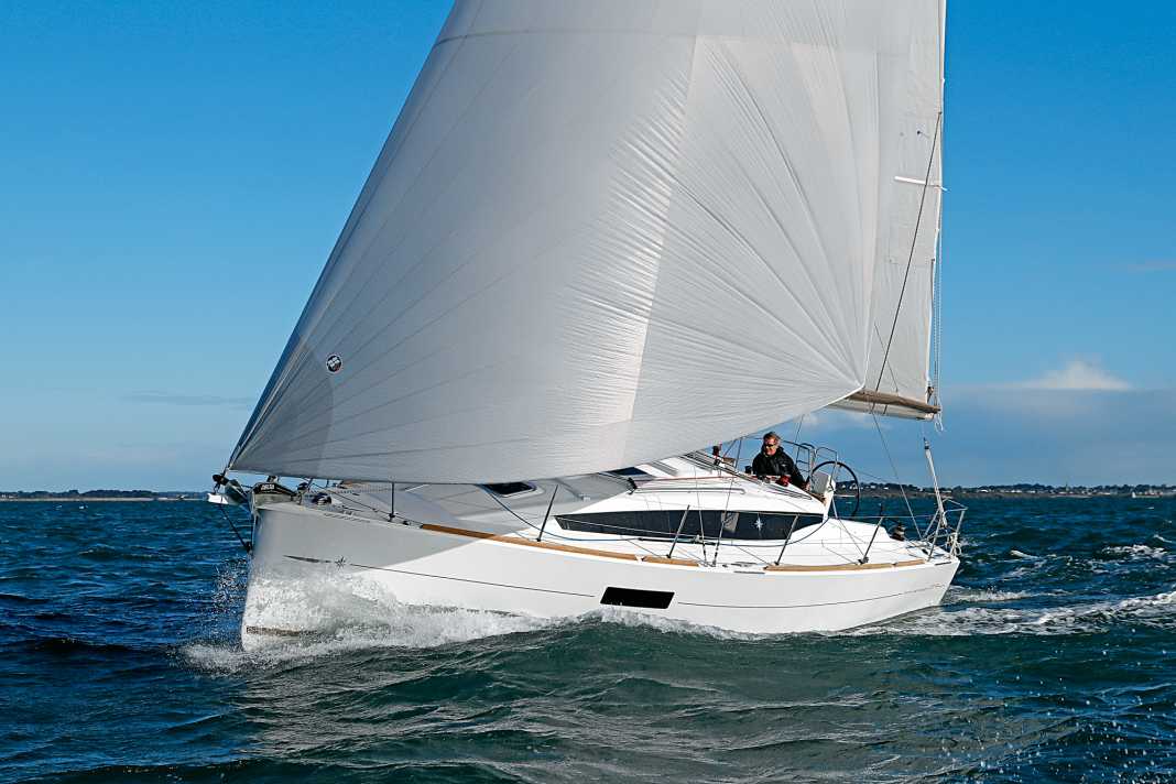 Un chiaro linguaggio di design, una chiara appartenenza: dopo il refit, il Sun Odyssey 319 era anche visivamente inequivocabilmente un tipico Jeanneau.
