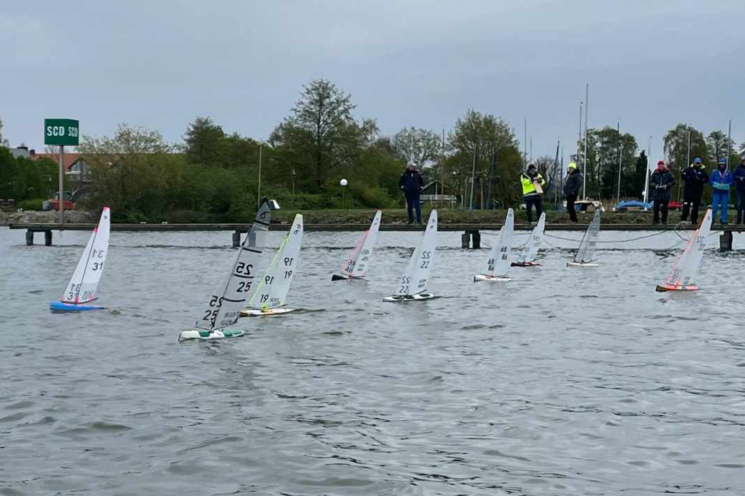 21 friends of remote-controlled yachts came to the Dümmer for the IDM