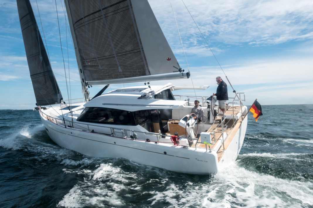 Différent . Le concept DS de Moody couple le salon et le cockpit au même niveau. Le test individuel du DS 41 est disponible dans l'édition YACHT n° 11/2020.