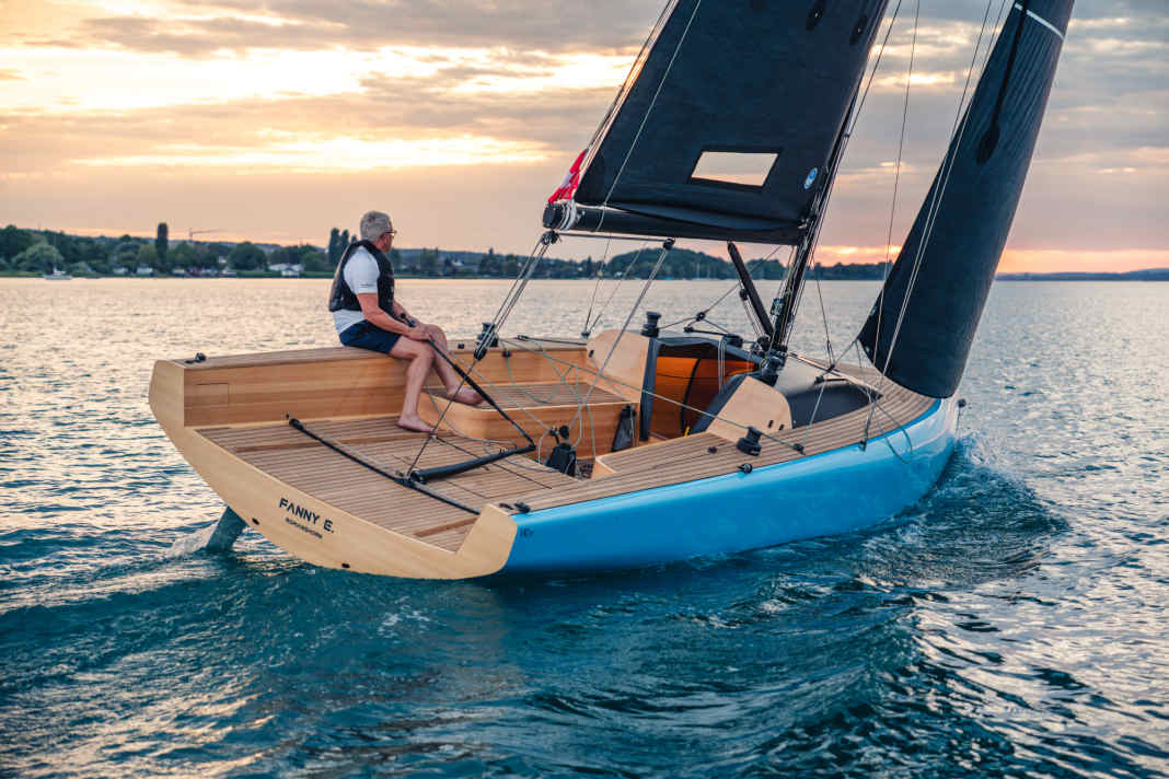 Un bateau de plaisance peut être d'une telle beauté : du bois aux lignes modernes, à l'allure à la fois élégante et dynamique.