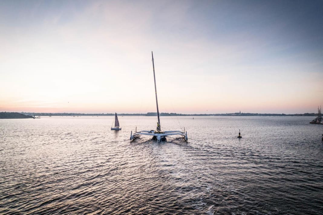 Le Gitana Team quitte son camp de base de Lorient pour tenter un record