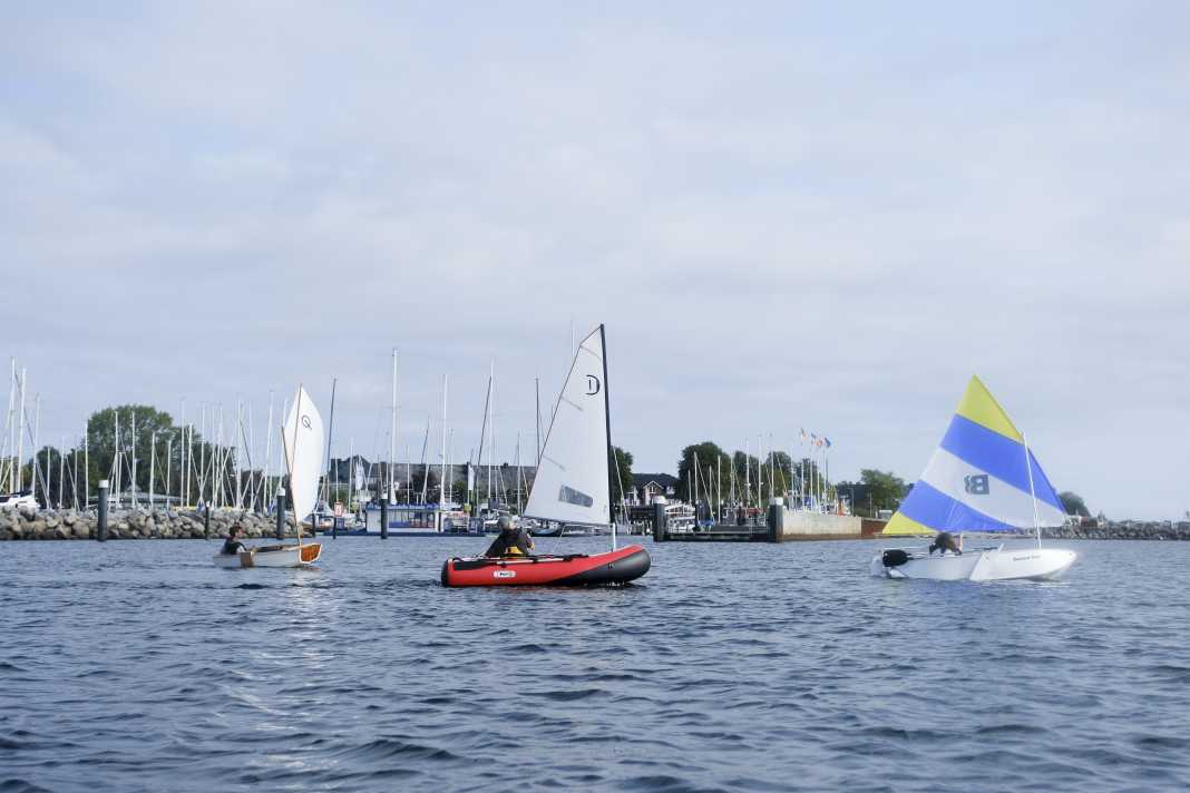 Les annexes à voile sont amusantes et constituent néanmoins des moyens de transport utiles.