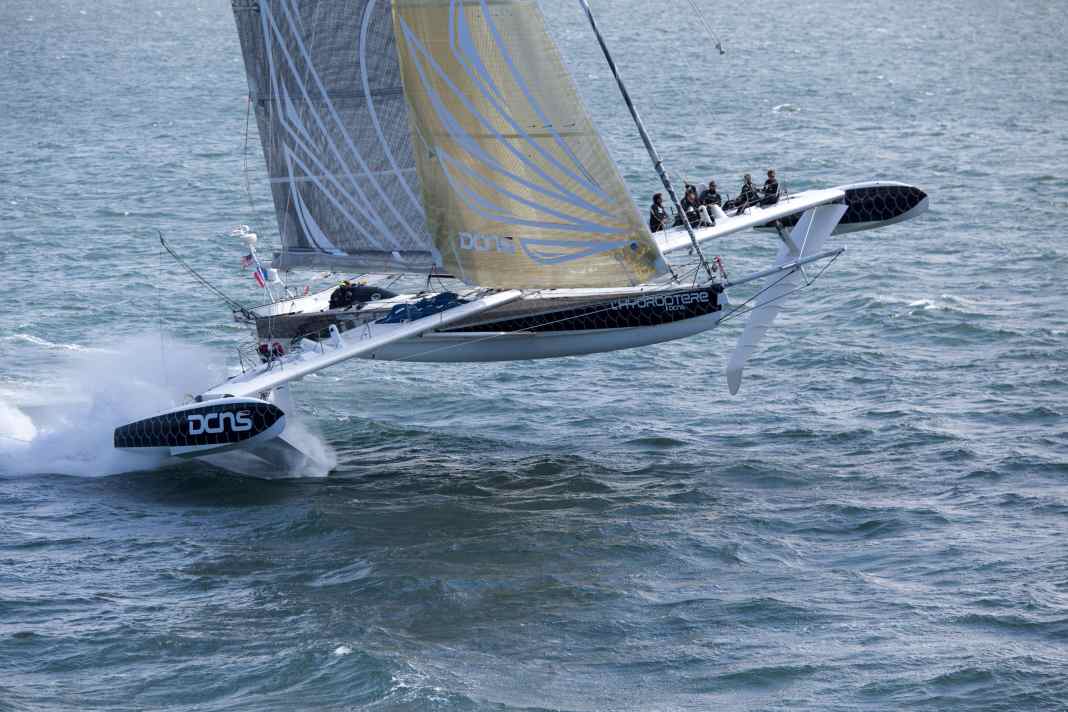 "Mit mehr als 100 Stundenkilometern zu segeln setzt mehr Adrenalin frei, als wir es je zuvor erlebt haben!", meinte ein überglücklicher Alain Thébault nach dem Rekord vor der französischen Küste bei Hyères im Jahr 2009. | CHRISTOPHE LAUNAY