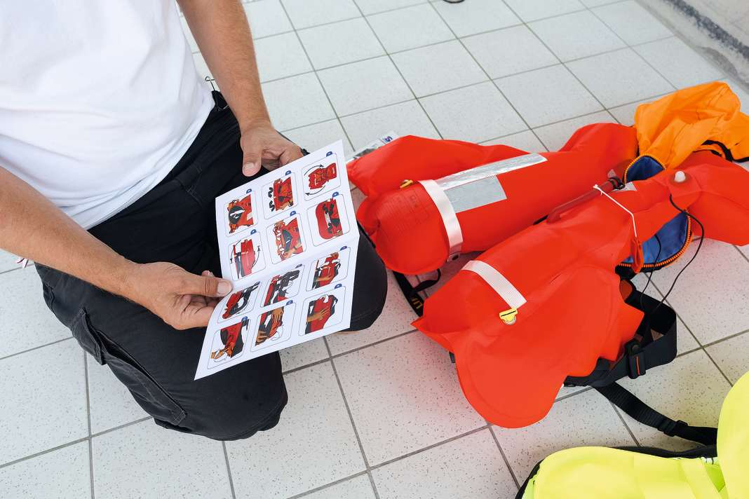 Avant de se lancer, il est utile de jeter un coup d'œil au mode d'emploi, chaque modèle a ses particularités. Chez certains fabricants, il est également disponible en ligne et en vidéo.