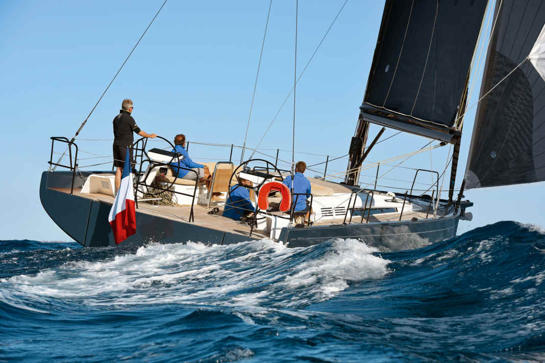 Stringency and elegance. With its lines, the First attracts attention wherever it goes. However, just as much precision work went into the design as into optimising its sailing characteristics