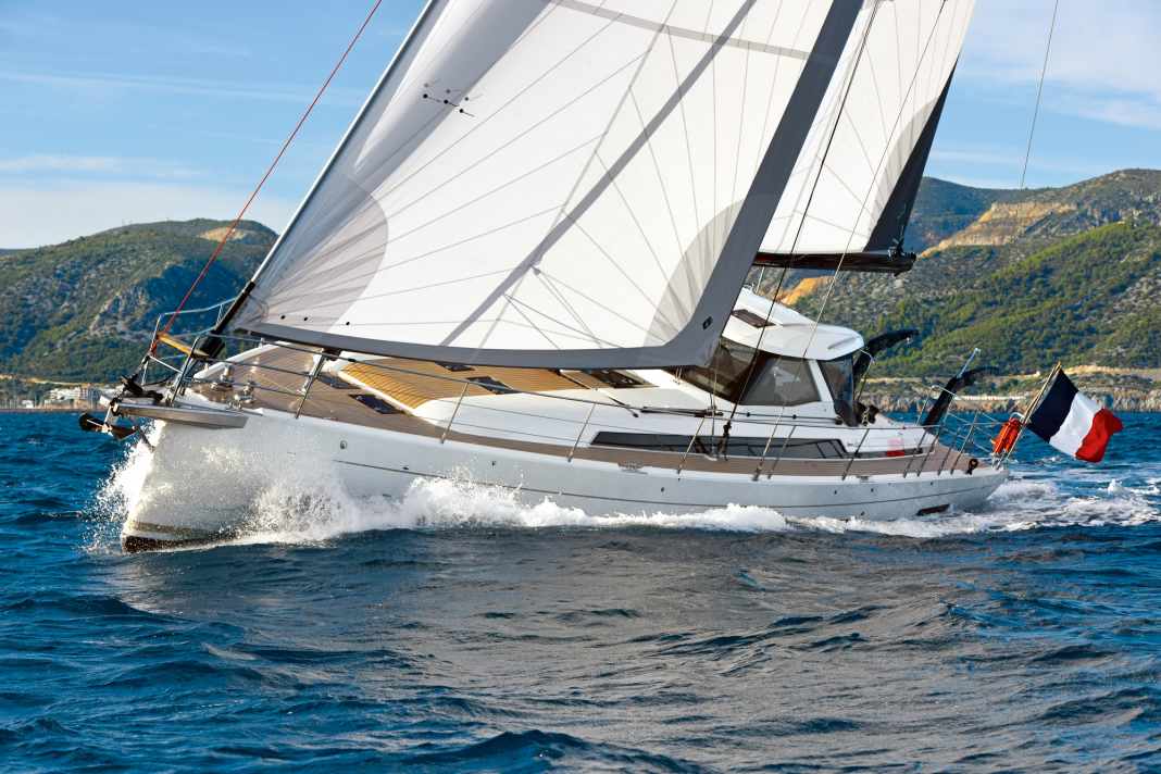 Fünf Windstärken sind für die 18-Meter-Yacht nur ein Sonntagsspaziergang – ein ziemlich flotter allerdings