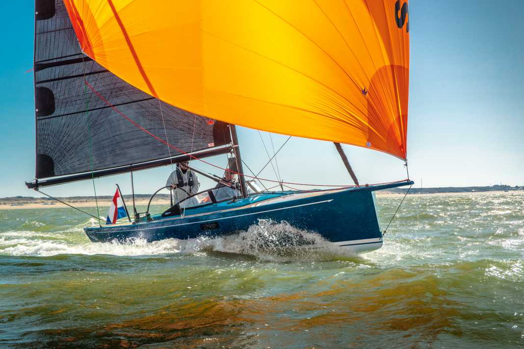 Yes, it runs. From a speed of around 9 knots, the Saffier leaves its wave system and glides. She does this in a very controlled and good-natured manner