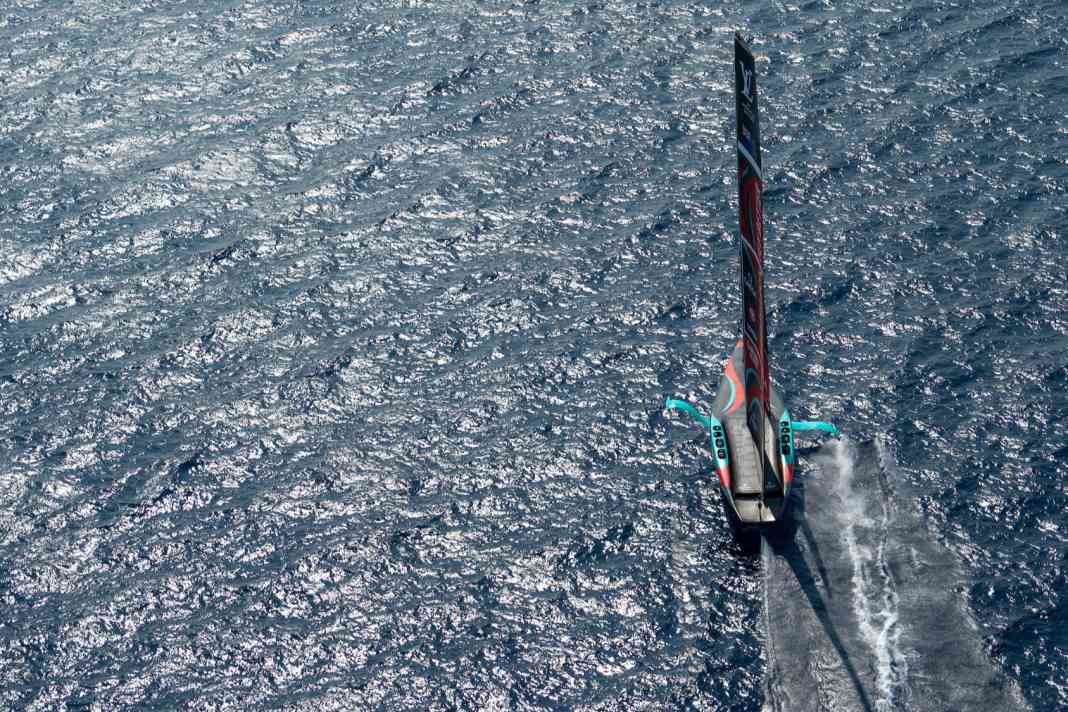 Die Cup-Verteidiger vom Emirates Team New Zealand: zur Halbzeit Spitzenreiter bei der Louis Vuitton Preliminary Regatta