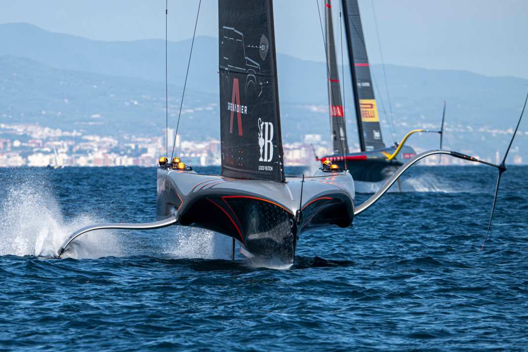 Ineos Britannia se qualifie pour les demi-finales en tant que meilleur challenger après une pré-régate bancale et un succès croissant lors du premier tour Louis Vuitton.