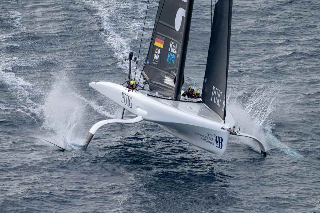 Hier kommt der deutsche AC40-Foiler angeflogen