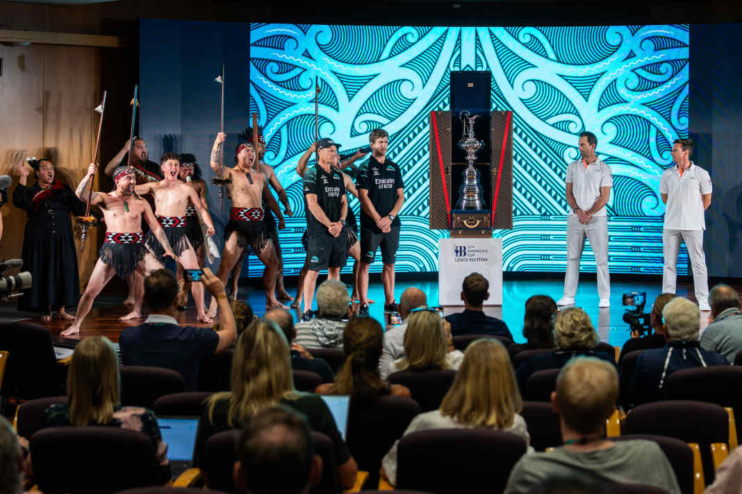 Beim Auftakt zur letzten Pressekonferenz vor dem 37. Match um den America's Cup waren die Kiwis tsark in der Überzahl