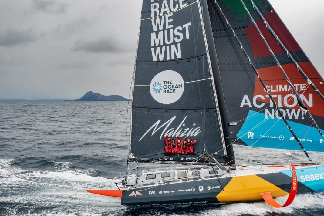 Ein unvergessliches Bild nicht nur für Boris Herrmann, Will Harris, Rosalin Kuiper, Nico Lunven und Bordreporter Antoine Auriol: Team Malizia passierte das Hoorn im The Ocean Race 2023 als schnellstes Team.