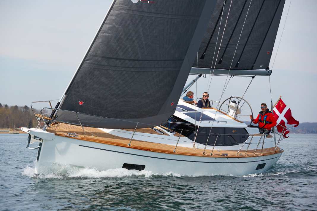 Une cabine imposante, de grandes fenêtres. Le concept original de salon de pont a marqué les bateaux de la marque Nordship pendant de nombreuses années.