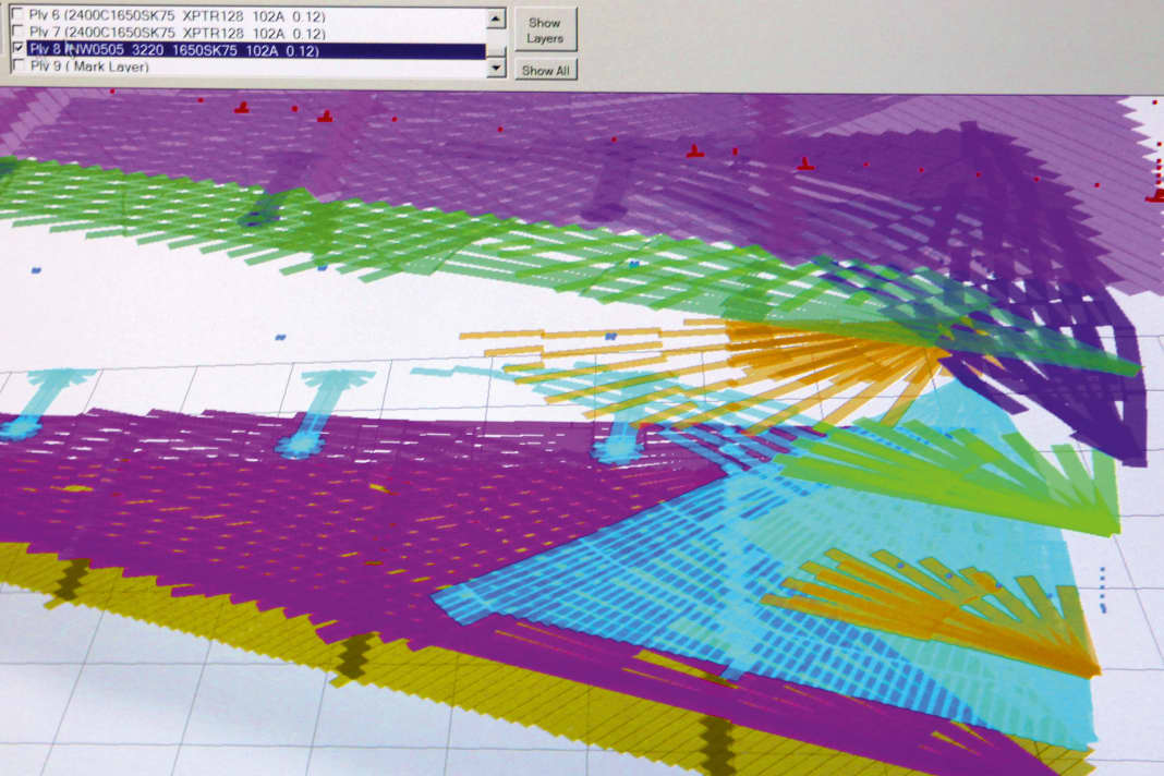 Layout: The designer calculates the profile and determines the tracks and components of the sail