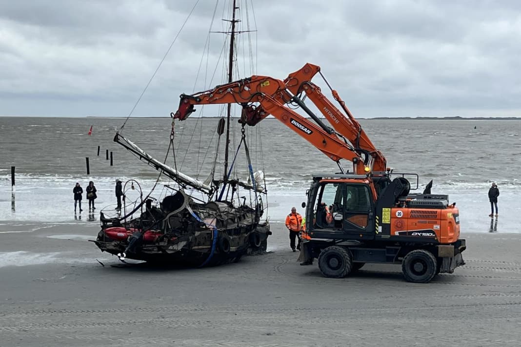 Preparation: Two excavators were needed for the salvage operation