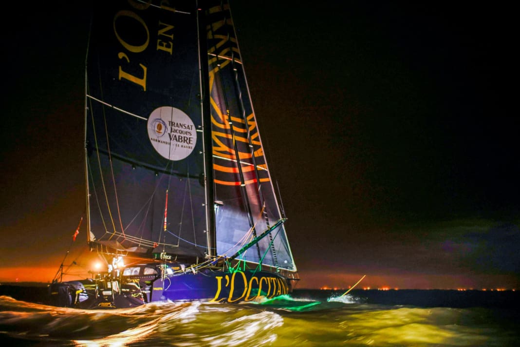 Hier kommt Clarisse Crémer im Dezember 2023 als Zwölfte der Solo-Regatta Retour à La Base ins Ziel