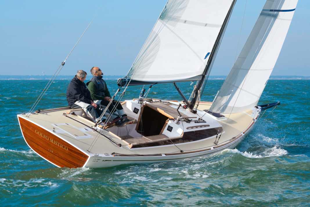 Graceful. The pretty stern with the positive, closed transom characterises the look of this beautiful daysailer