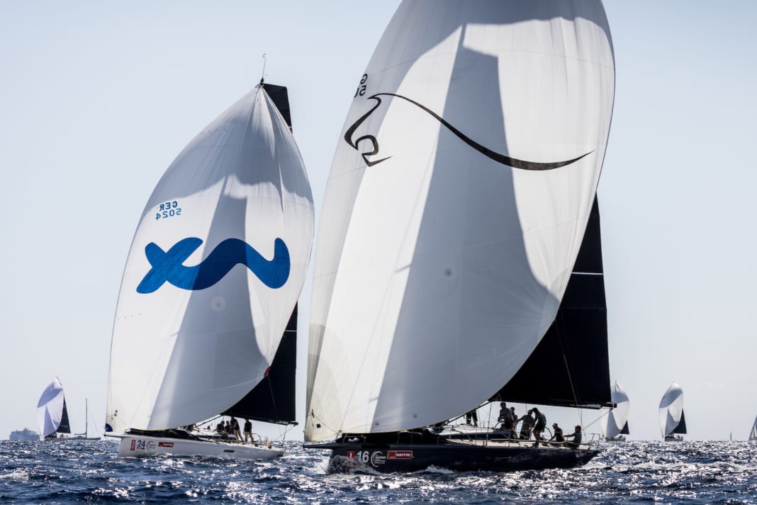 Im Vordergrund ist Marcus Brenneckes ClubSwan 50 "Hatari" zu sehen