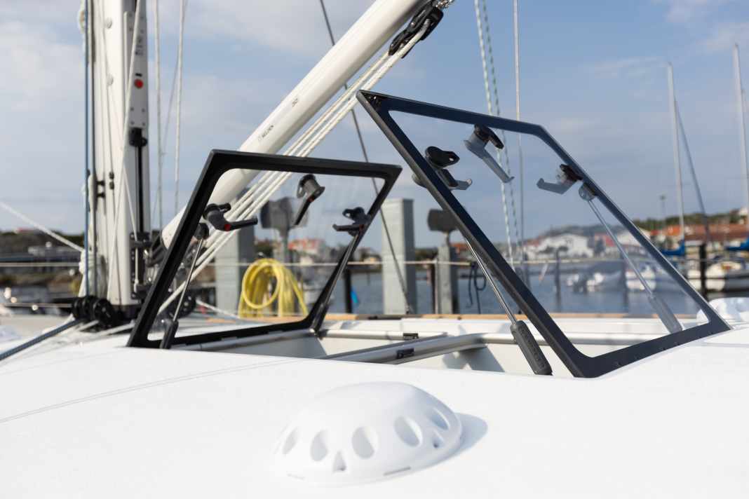 Ventilation on board a Hallberg-Rassy 400, here are the best hatch lifehacks to click through