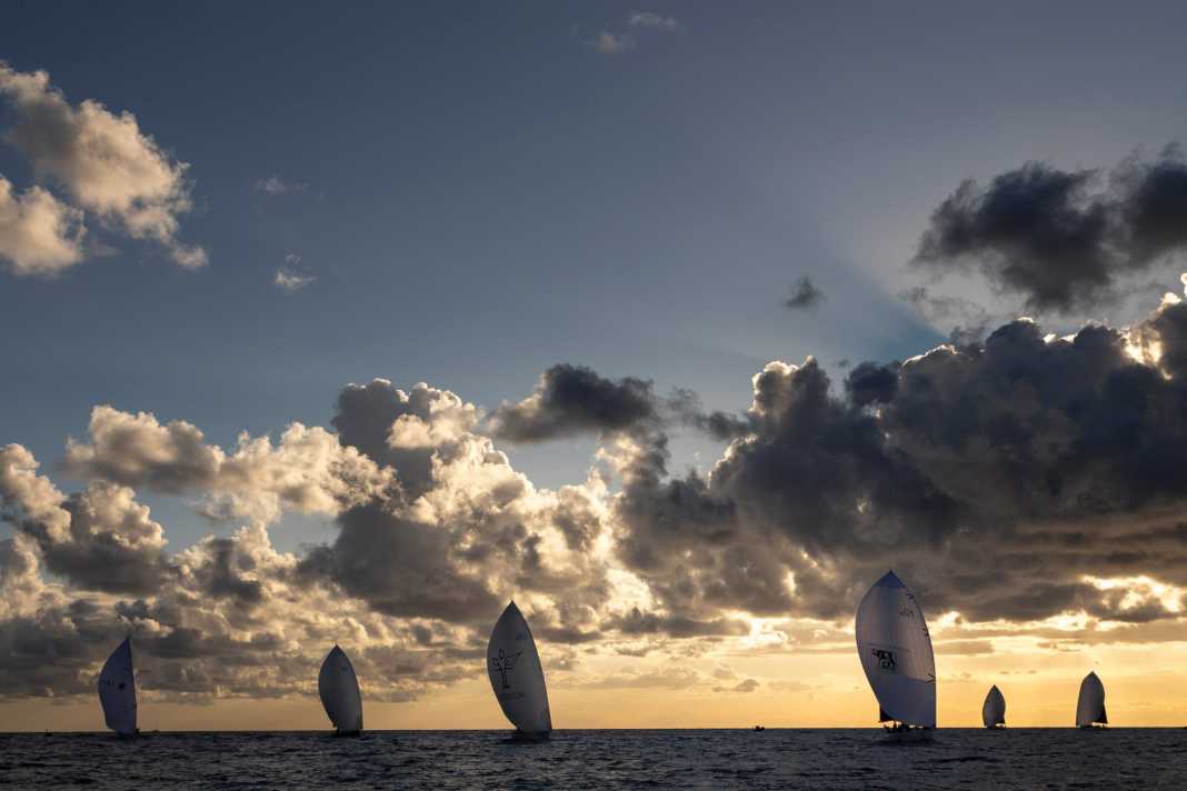 Herbstliche Stimmung auch bei den Swan One Design Worlds Ende Oktober in der Bucht von Palma