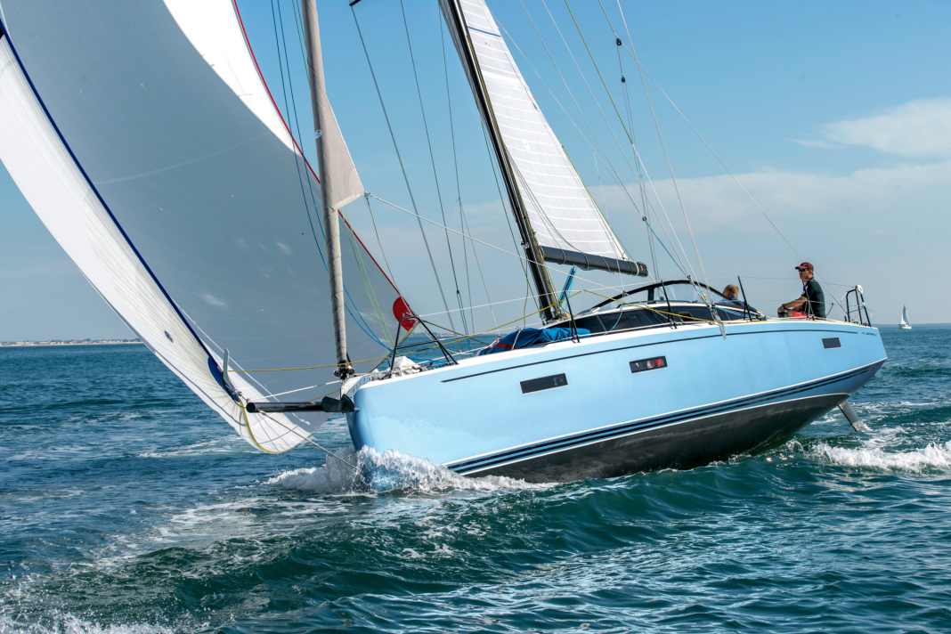 The best of both worlds: Full bow, wide stern, negative deck leap, ample sail area - and a surprising amount of comfort below deck