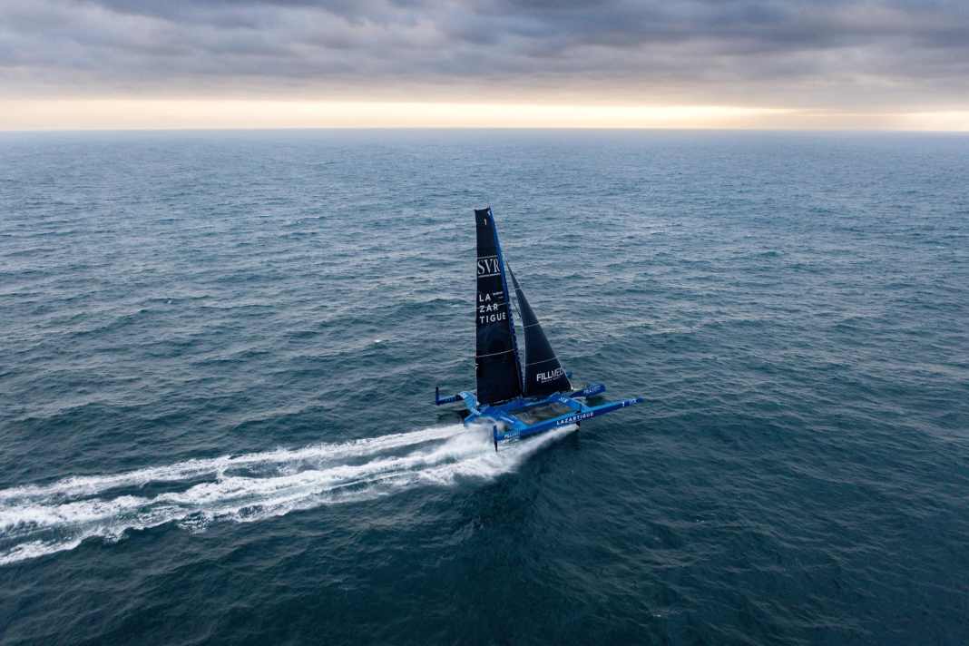 Qui ancora a tutta velocità: Francois Gabart e il suo equipaggio hanno dovuto interrompere il loro tentativo di record mondiale nell'ambito del Trofeo Jules Verne