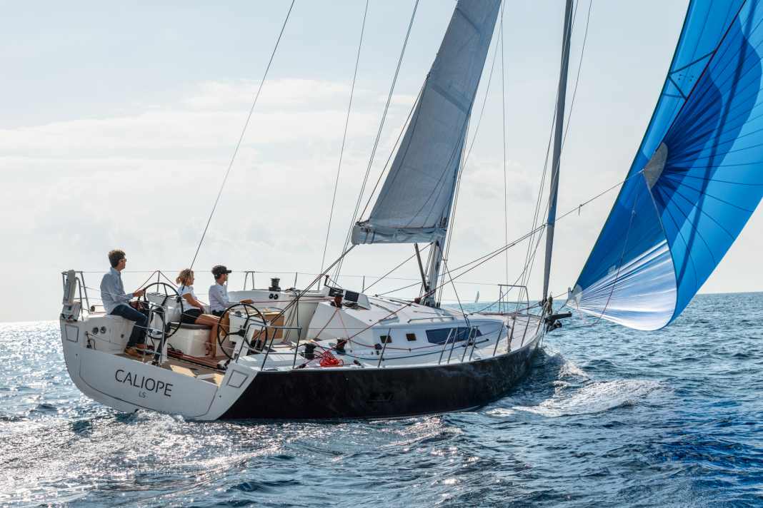 Gefällt dem Auge Entgegen dem aktuellen Trend bleibt das Heck schlank. Auch der hübsche Deckssprung und der niedrige Freibord sind typische Kennzeichen der Marke J