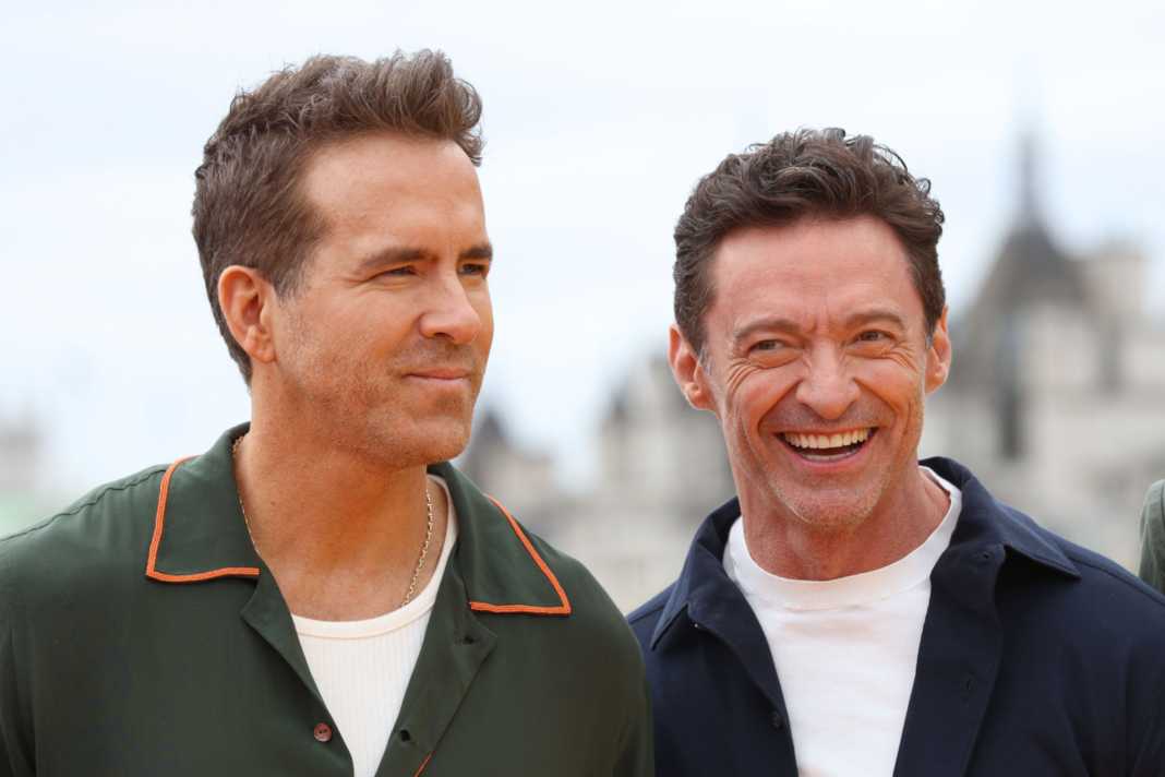 Ryan Reynolds und Hugh Jackman drücken Tom Slingsbys Bonds Flying Roos die Daumen.