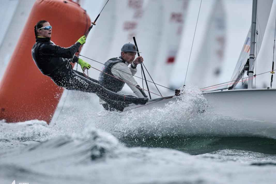Simon Diesch und Anna Markfort starten am Samstag als Spitzenreiter ins Medaillenfinale der 470er-Mixed-WM