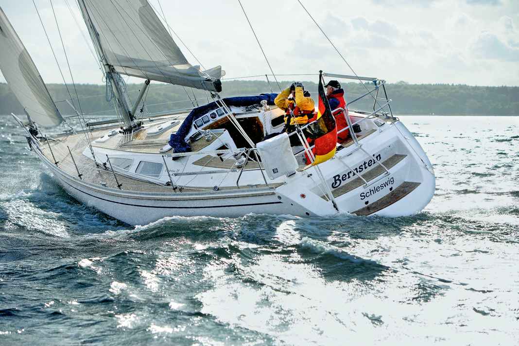 Comfortina 35 : un succès durable suédois-allemand, avec une orientation sportive de base. Le projet date des années 1990. Lors du test de 2007, le bateau était encore en tête de la concurrence.