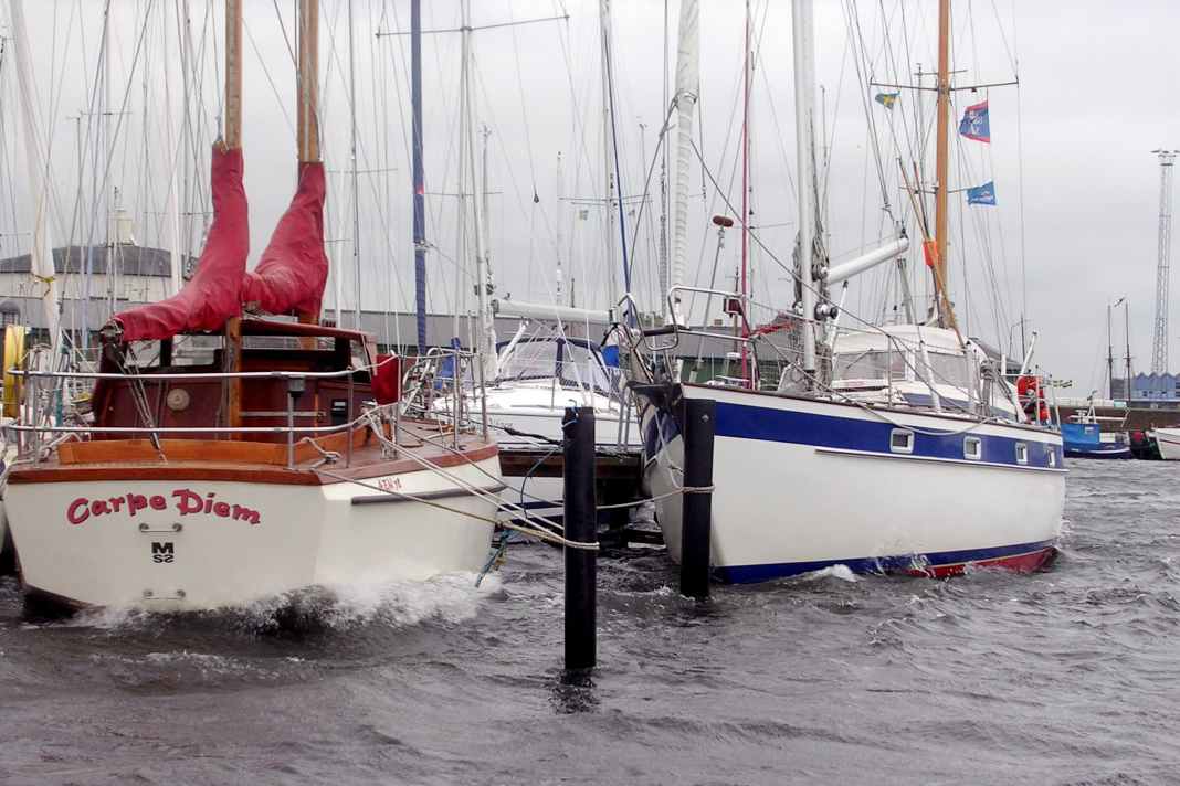 Intempéries : pris au piège dans le port par vent fort
